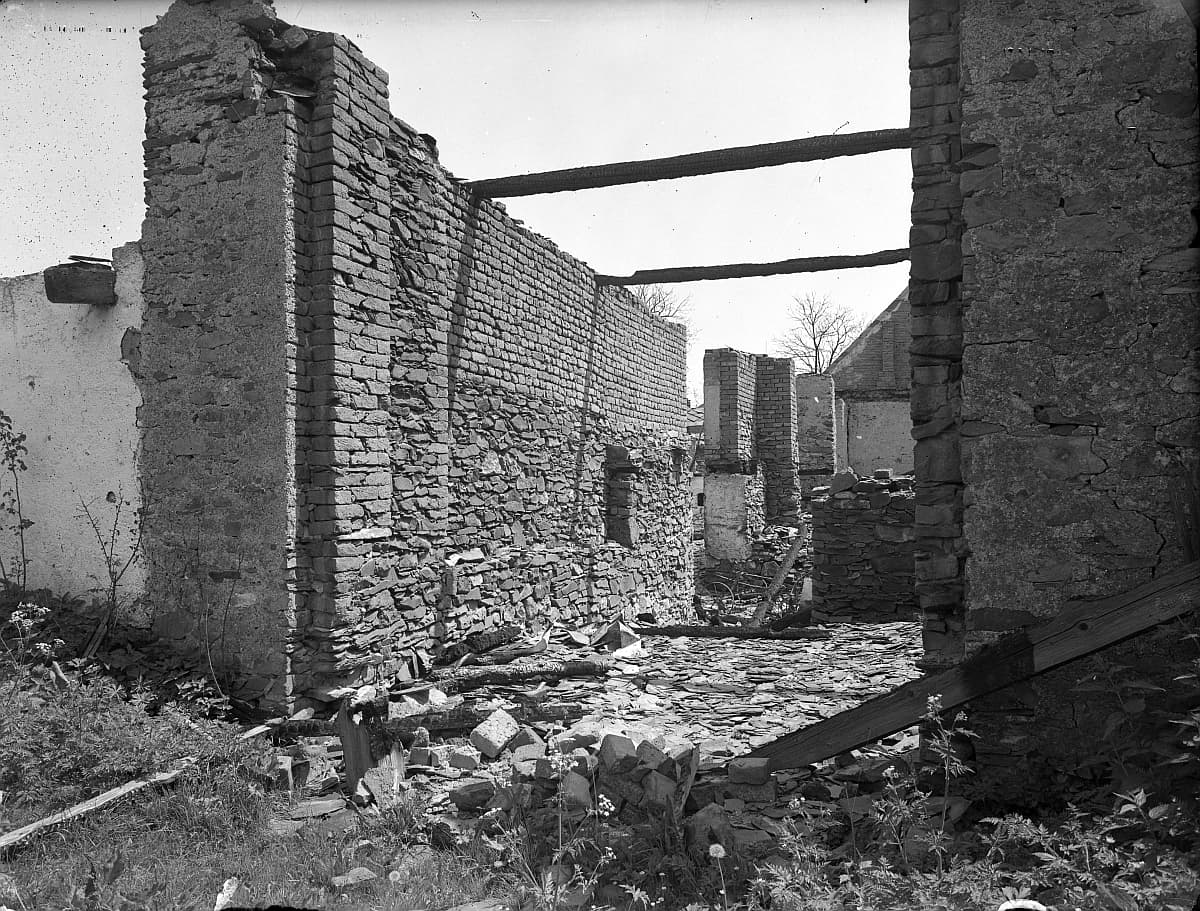 Javoříčko krátce po vypálení v květnu 1945, snímek 11