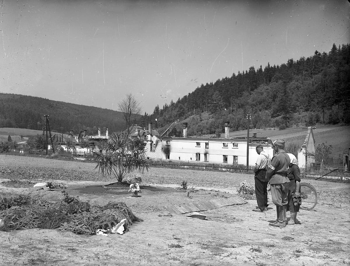 Javoříčko krátce po vypálení v květnu 1945, snímek 4